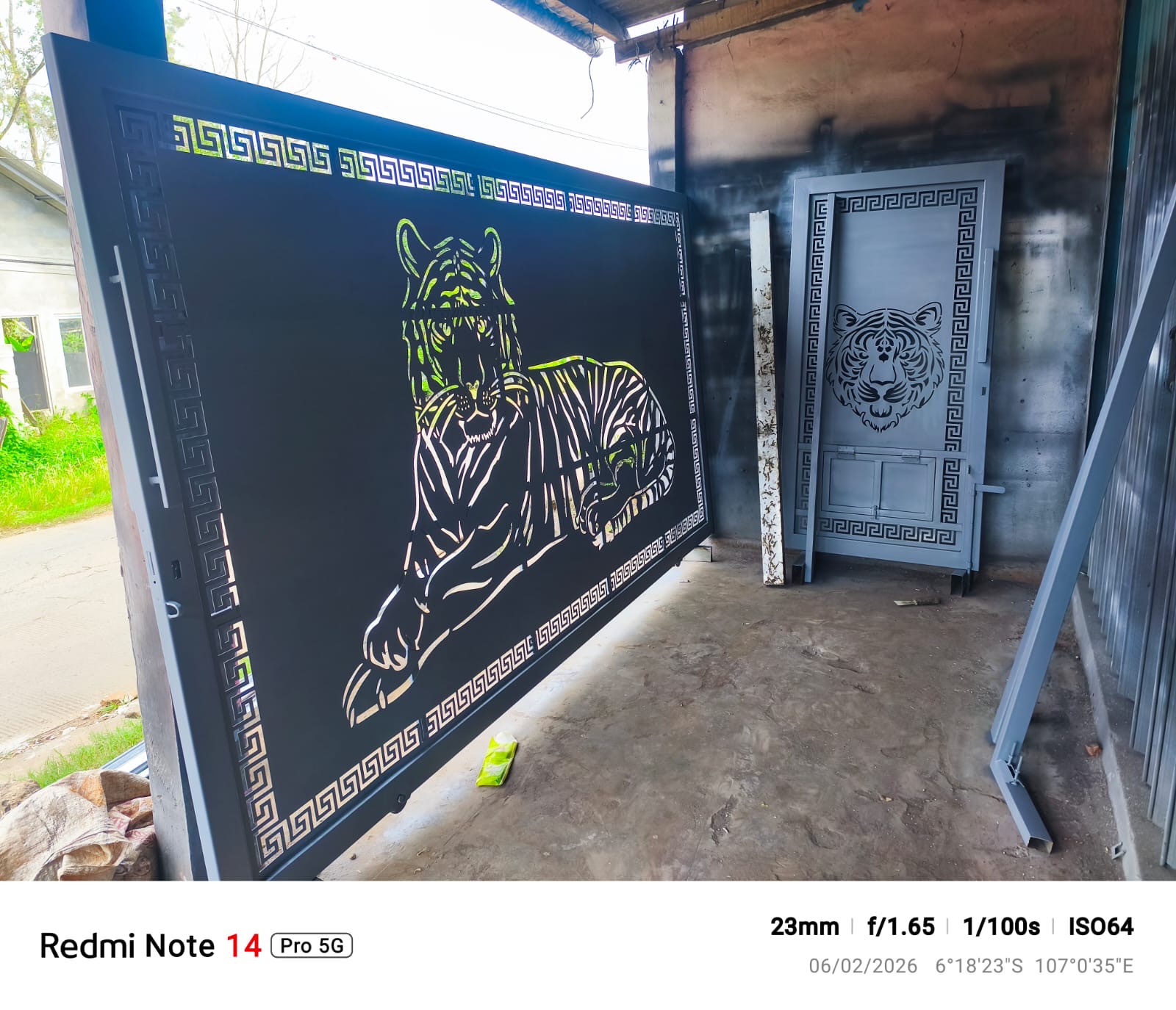 Pintu custom motif besi Bekasi